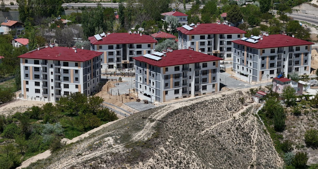 Gürün İlçesi’nde Deprem Mağdurları İçin Afet Konutları Yükseliyor