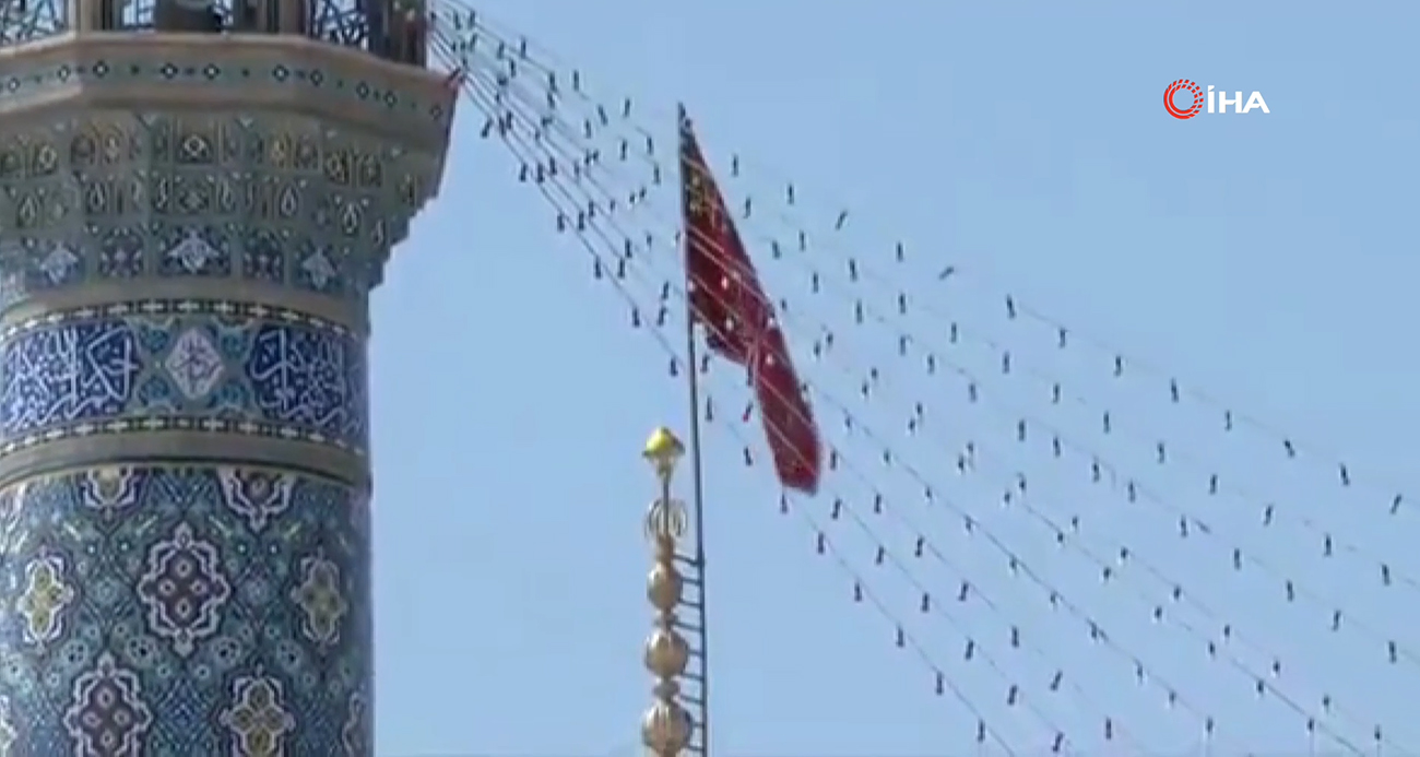 İran’daki Cemkeran Camii’ne İsrail Saldırıları Sonrası ‘İntikam Bayrağı’ Asıldı