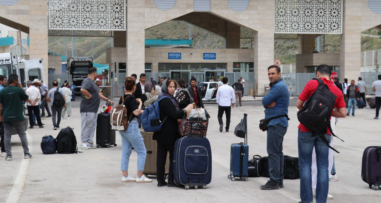 İranlı Turistlerden İsrail’in Askeri Harekatlarına Sert Tepki