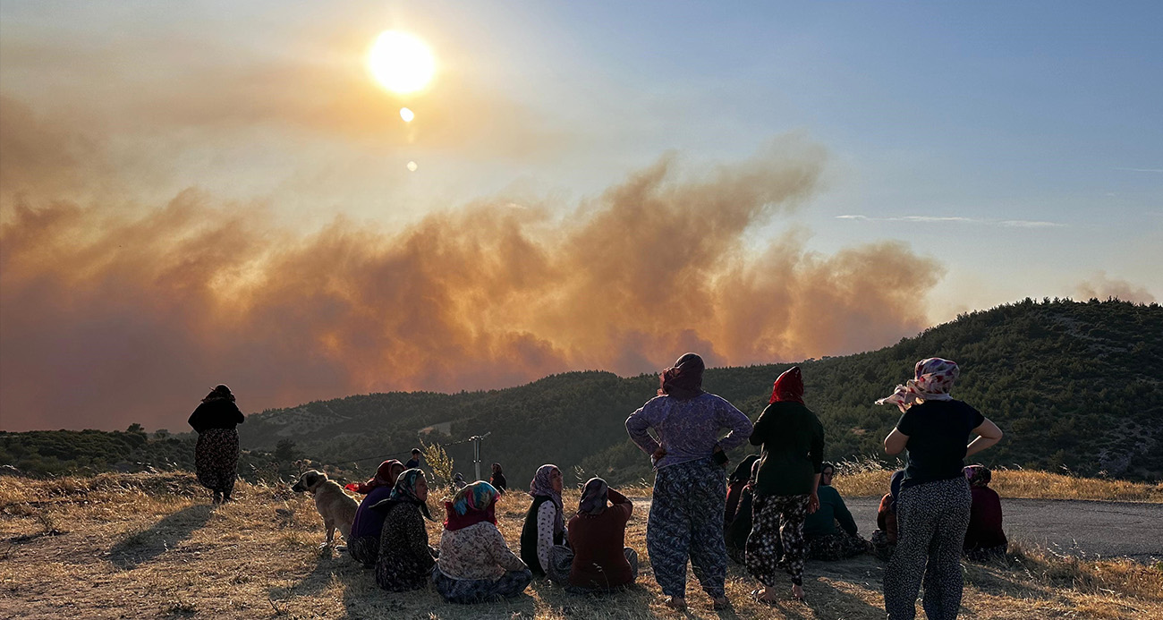 Manisa Akhisar’da Orman Yangını Sürüyor
