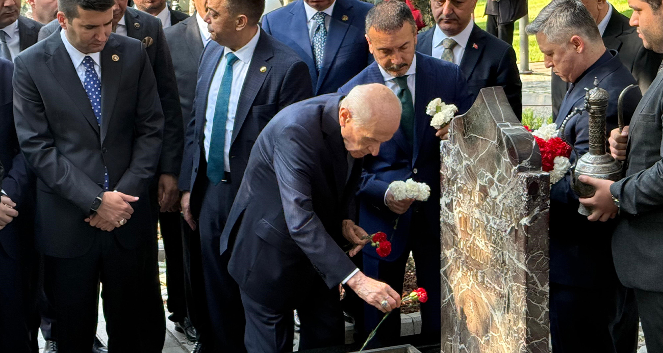 MHP Genel Başkanı Devlet Bahçeli, Kurucu Genel Başkan Alparslan Türkeş’in Anıt Mezarını Ziyaret Etti