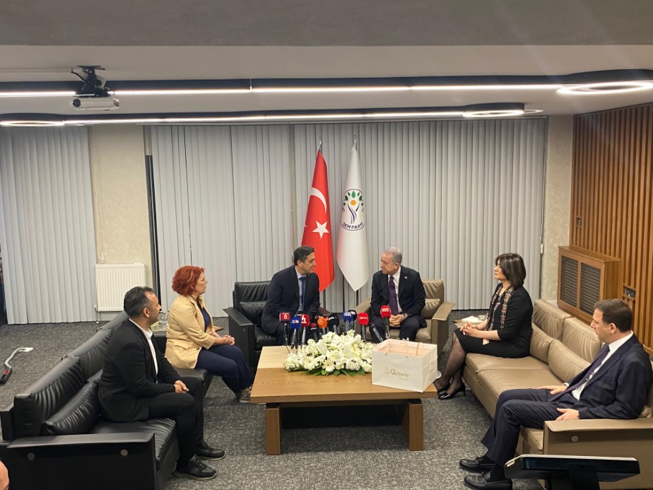 MHP ve DEM Parti Bayramlaşması: Siyasi Uzlaşma Mesajları