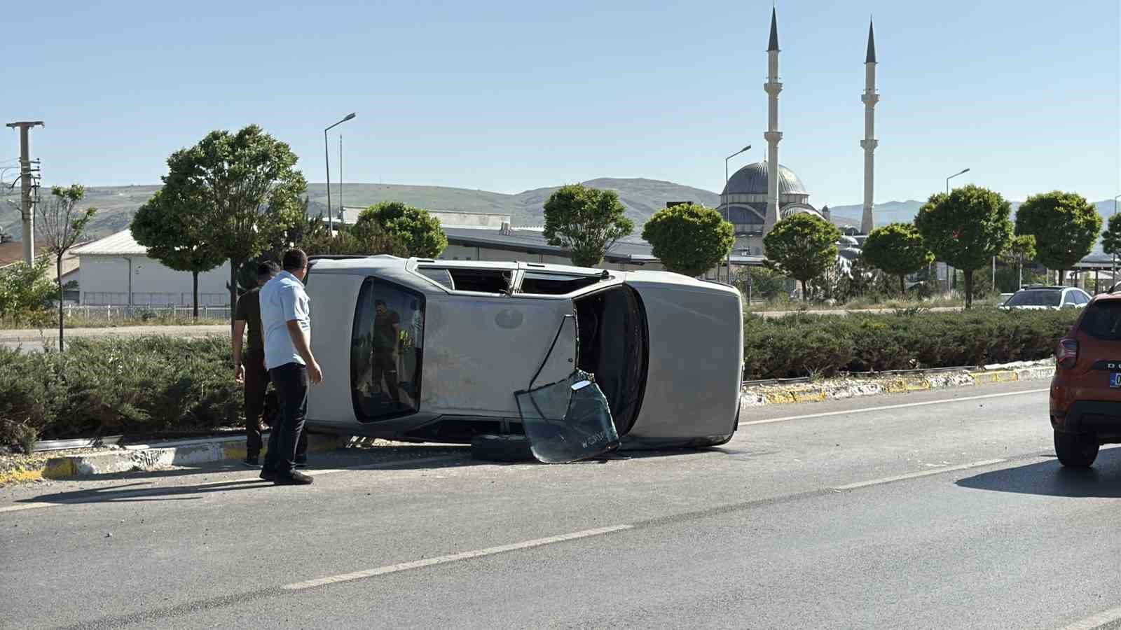 Sivas-Ankara Yolunda Korkutan Kaza: İki Yaralı
