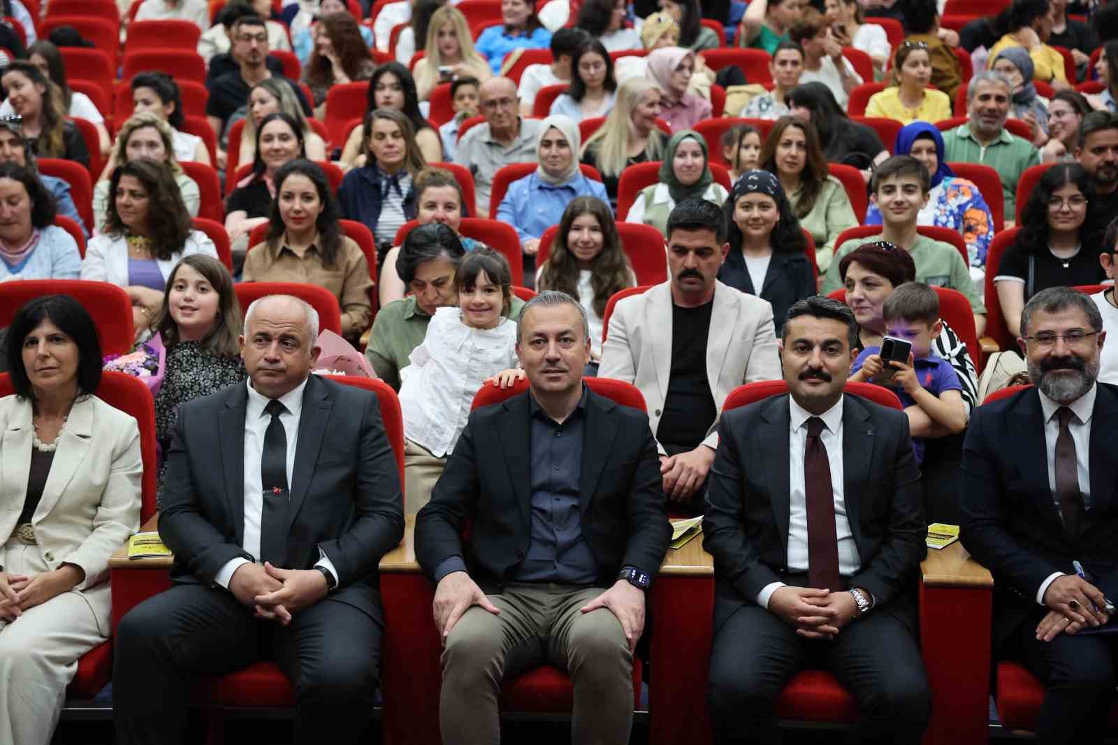 Sivas Maarif Orkestrası, İlk Konserinde Büyüledi