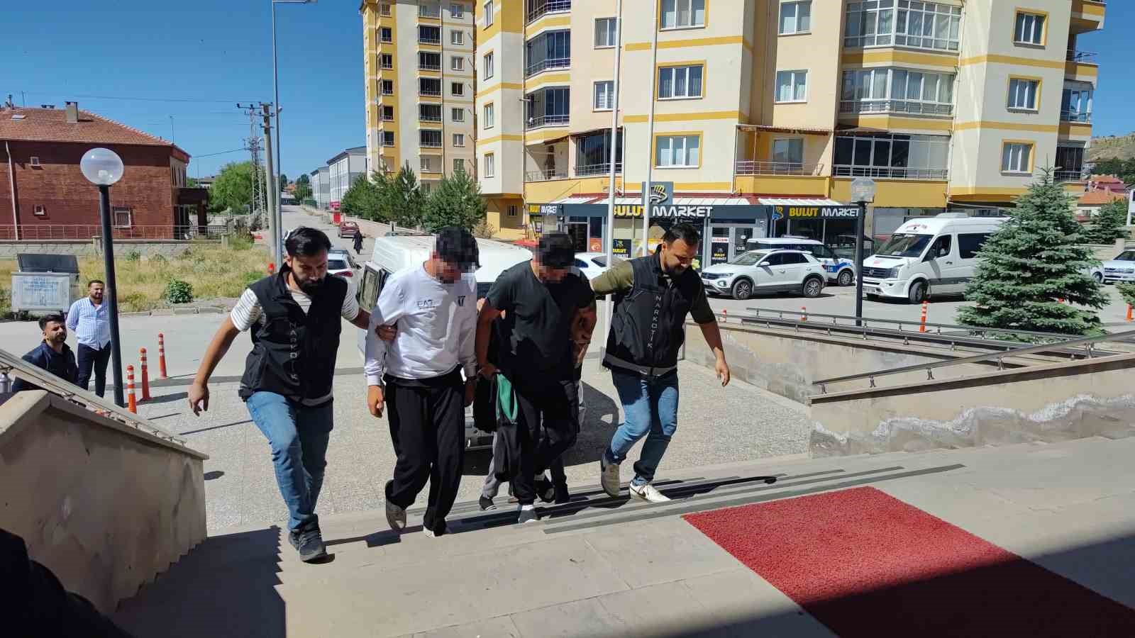 Sivas Şarkışla’da Büyük Uyuşturucu Operasyonu: 8 Tutuklama