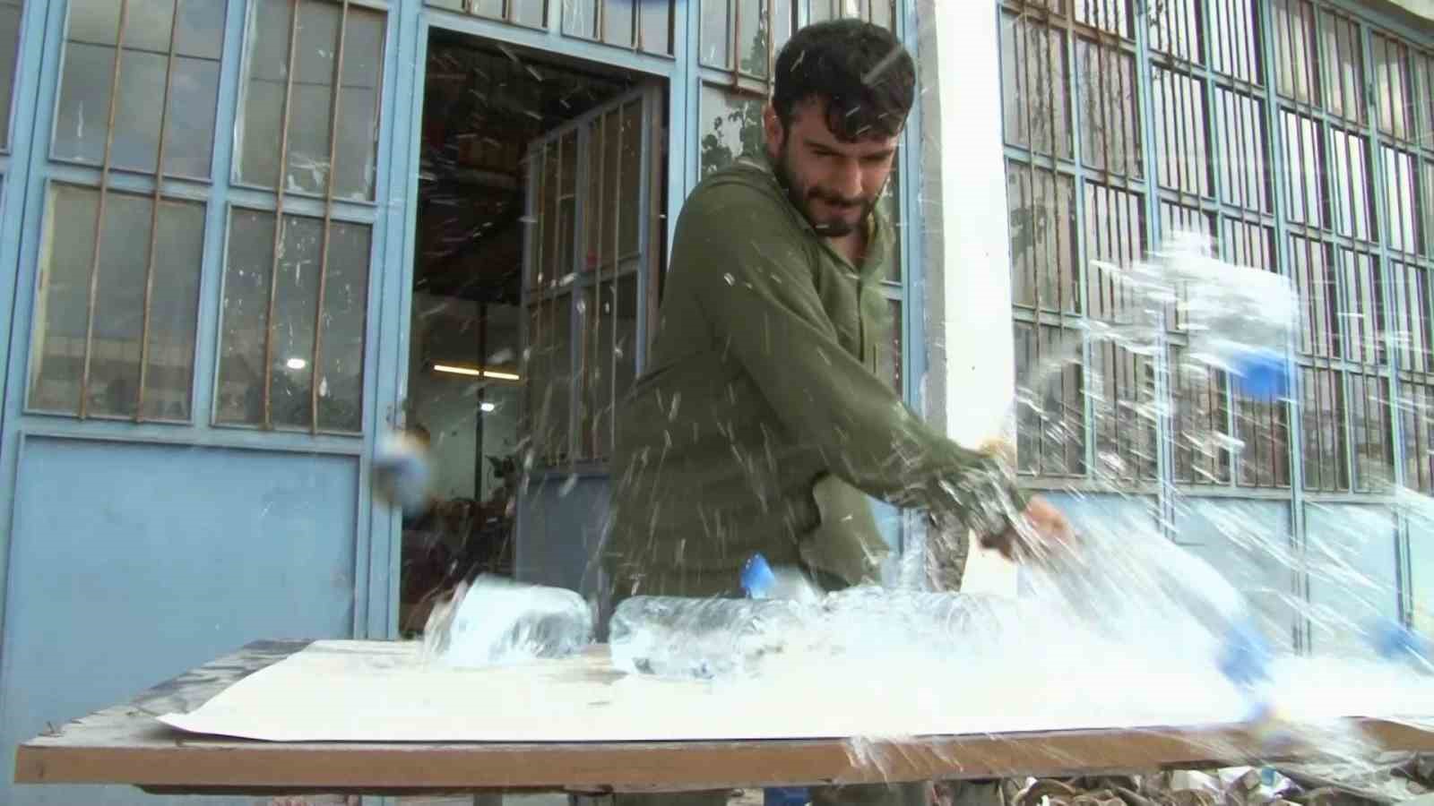Sivas’ın Usta Bıçakçısı Emre Göçeri’den Nefes Kesen Performans