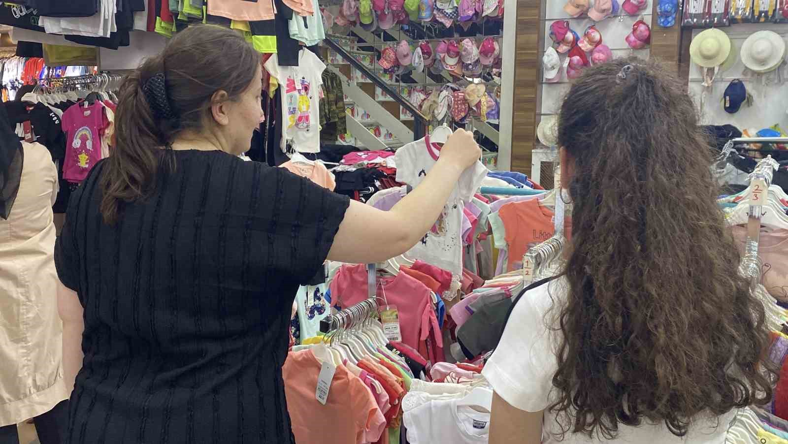 Sivas’ta Bayramlık Mutluluk: Yetim ve Yoksul Çocuklara Kıyafet Yardımı