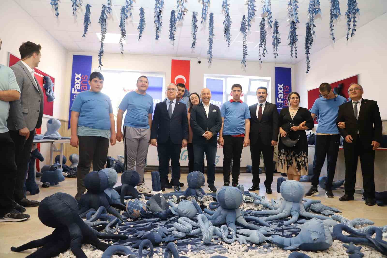Sivas’ta Öğrenciler Kumaş Atıklarını Oyuncaklara Dönüştürdü