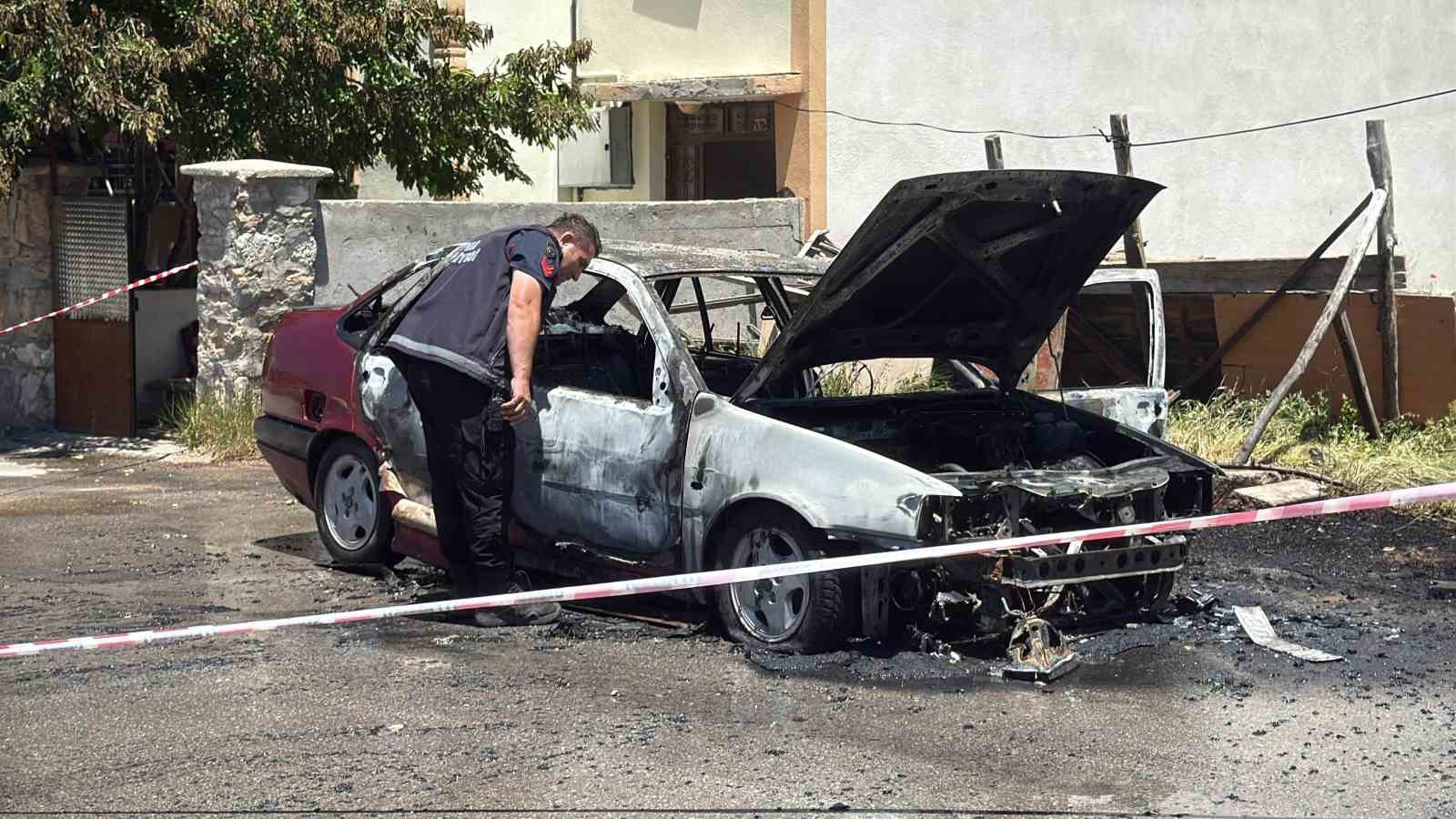 Sivas’ta Park Halindeki Otomobil Alevlere Teslim Oldu