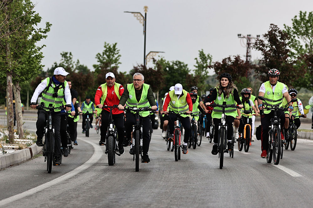 Sivas’ta Sağlık ve Çevre Bilinci İçin Pedallar Çevrildi