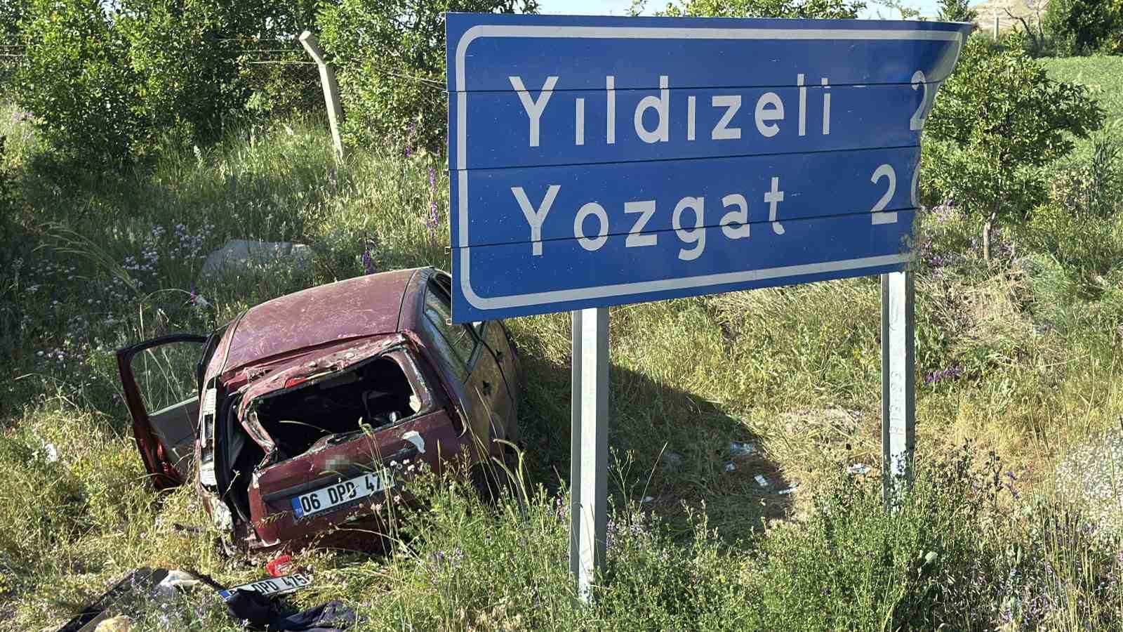 Sivas’ta Şarampole Yuvarlanan Otomobilde 3 Kişi Yaralandı
