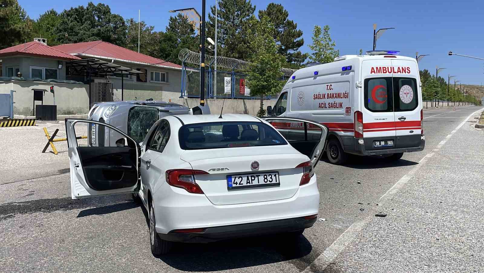 Sivas’ta Şerit İhlali Sonucu Meydana Gelen Kaza 4 Yaralıya Neden Oldu
