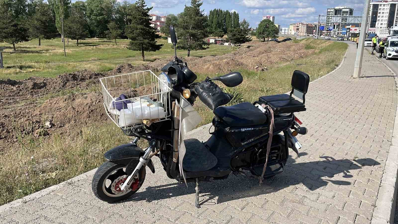 Sivas’ta Tır Kazası: Elektrikli Motosiklet Sürücüsü Ağır Yaralı