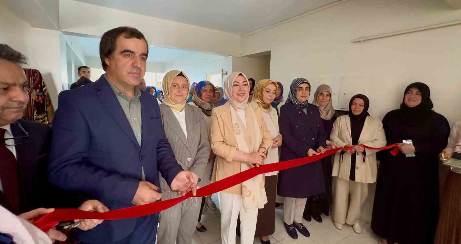Sivas’ta Yıl Sonu El Sanatları Sergisi Göz Kamaştırdı