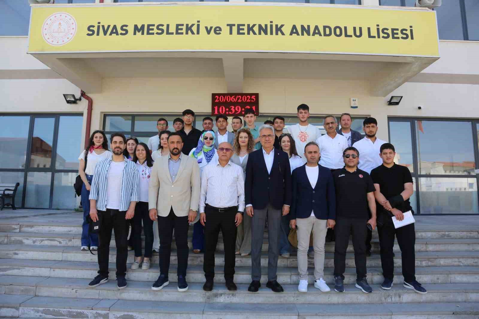 STSO Başkanı Zeki Özdemir, Mesleki Eğitimde Karne Sevincine Ortak Oldu