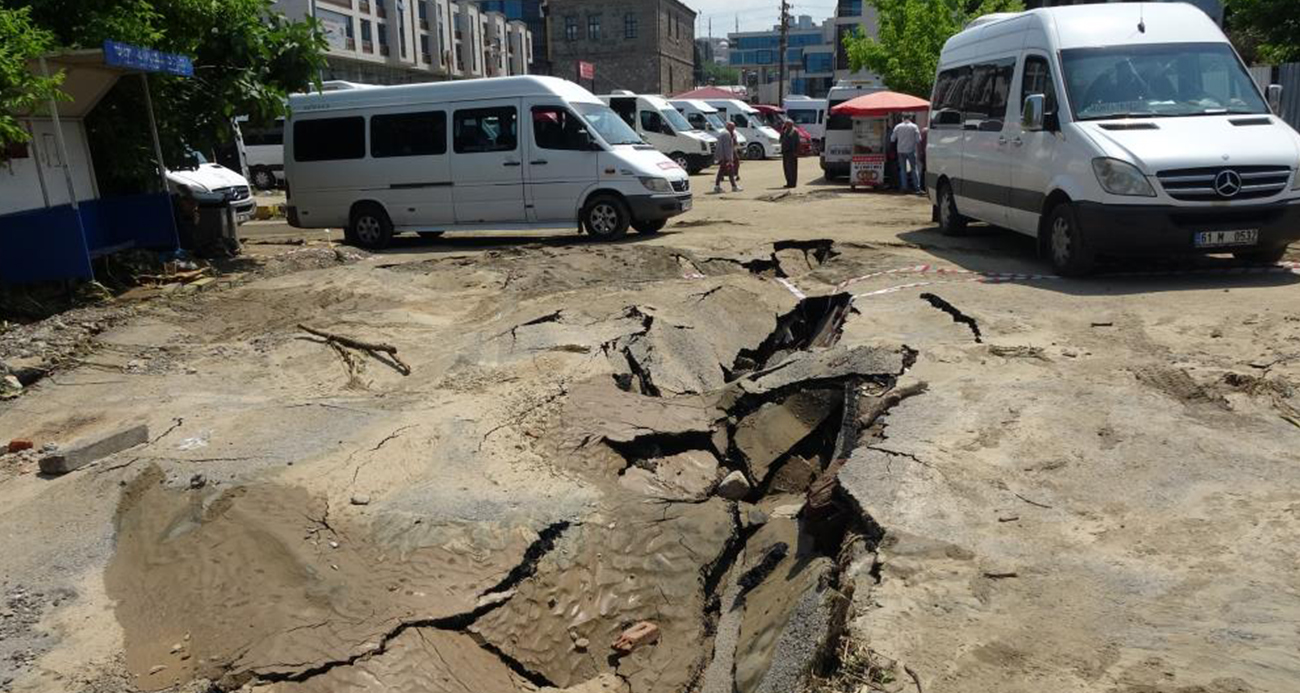 Trabzon’da Sel Felaketi: Minibüs Duraklarında Yıkım