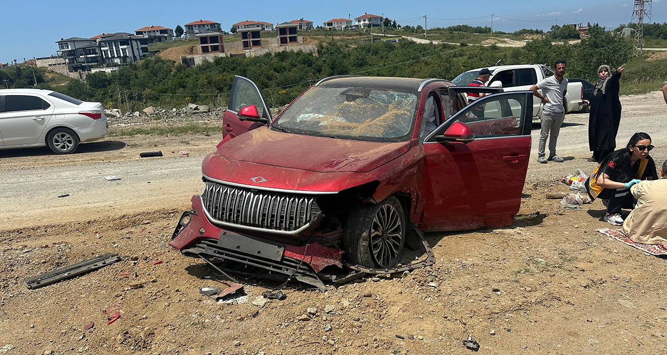 Yalova’da Elektrikli Otomobilin Tehlikeli Kazası: 2 Yaralı