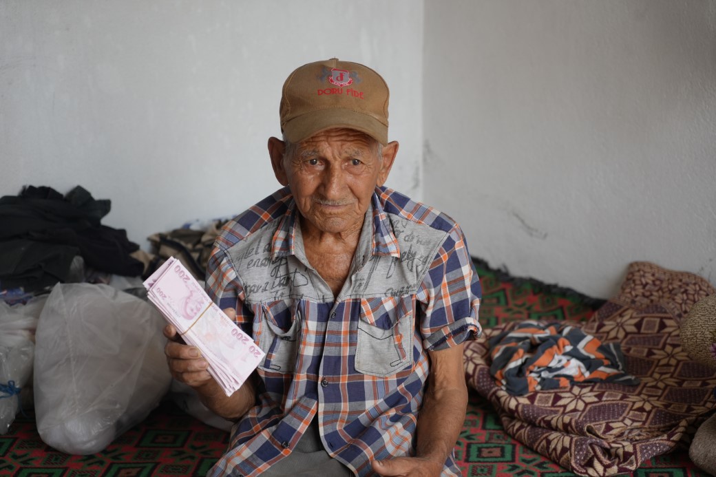 Yangında Evi ve Birikimleri Kül Olan Yaşlı Adamın Yardımına Merkez Bankası Koştu