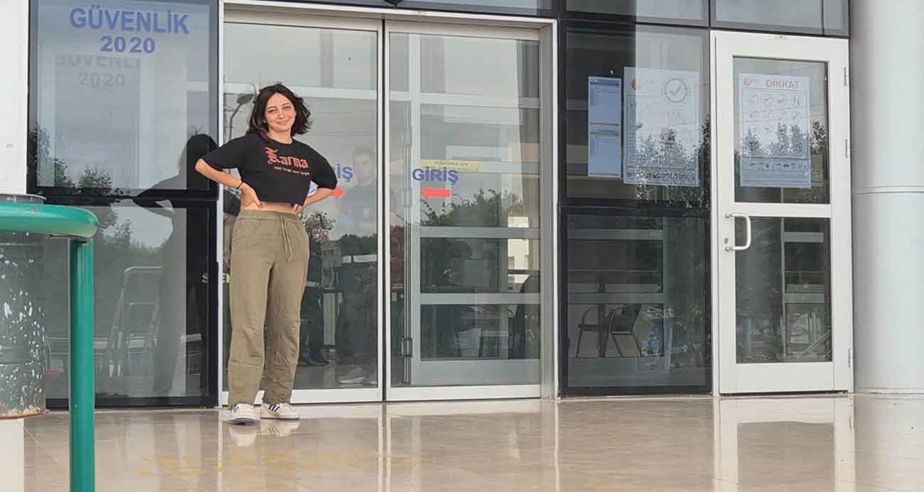 YKS Kapılarını 1 Dakika Geç Kapatan Elif, Sosyal Medyada Fenomen Oldu