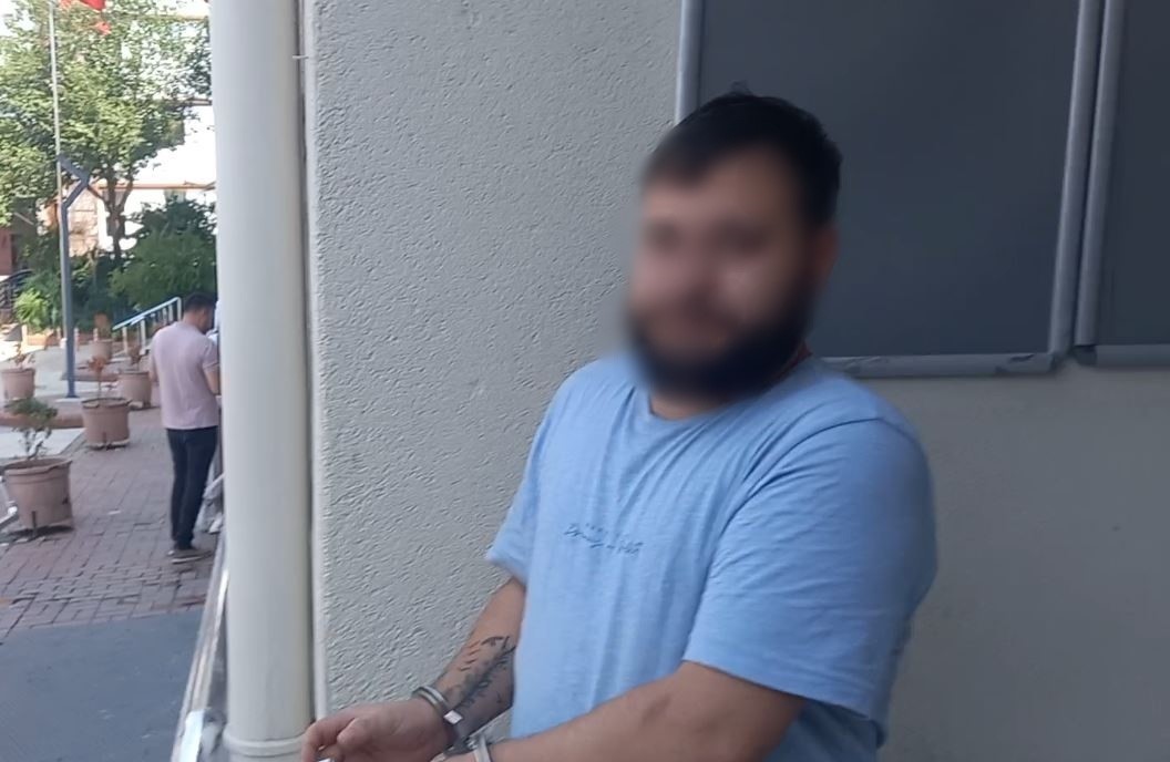 Adliyedeki Tutuklu Şahsın Gazetecilere Sıra Dışı Talebi