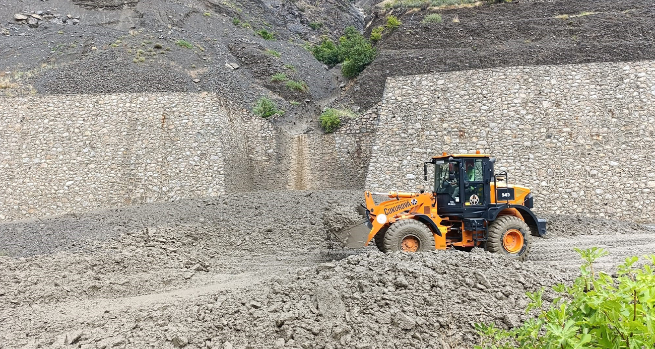 Artvin Yusufeli’de Heyelan: Karayolu Ulaşıma Kapandı