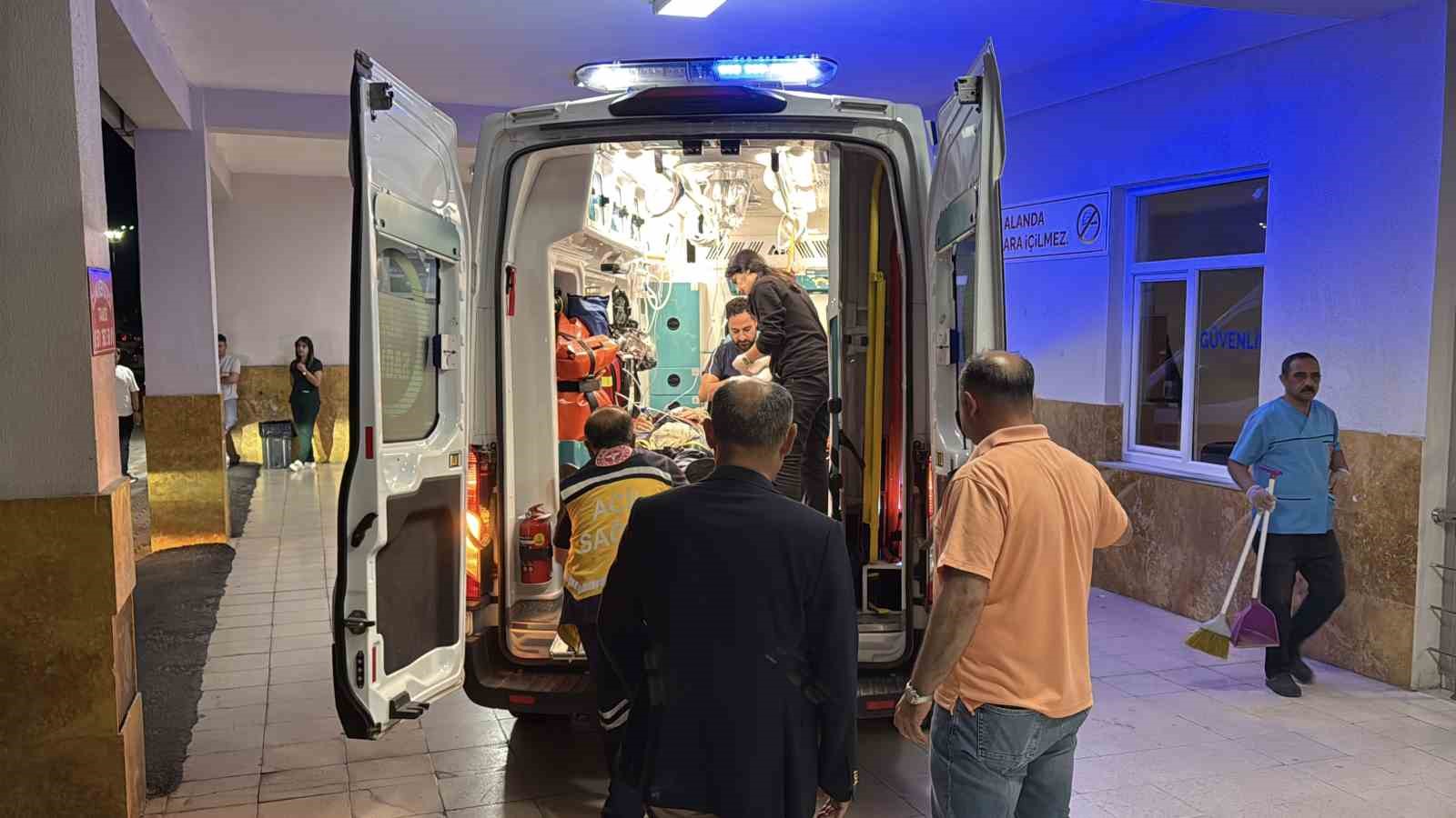 Eski Bitlis Valisi Erol Karaömeroğlu Sivas’ta Trafik Kazası Geçirdi