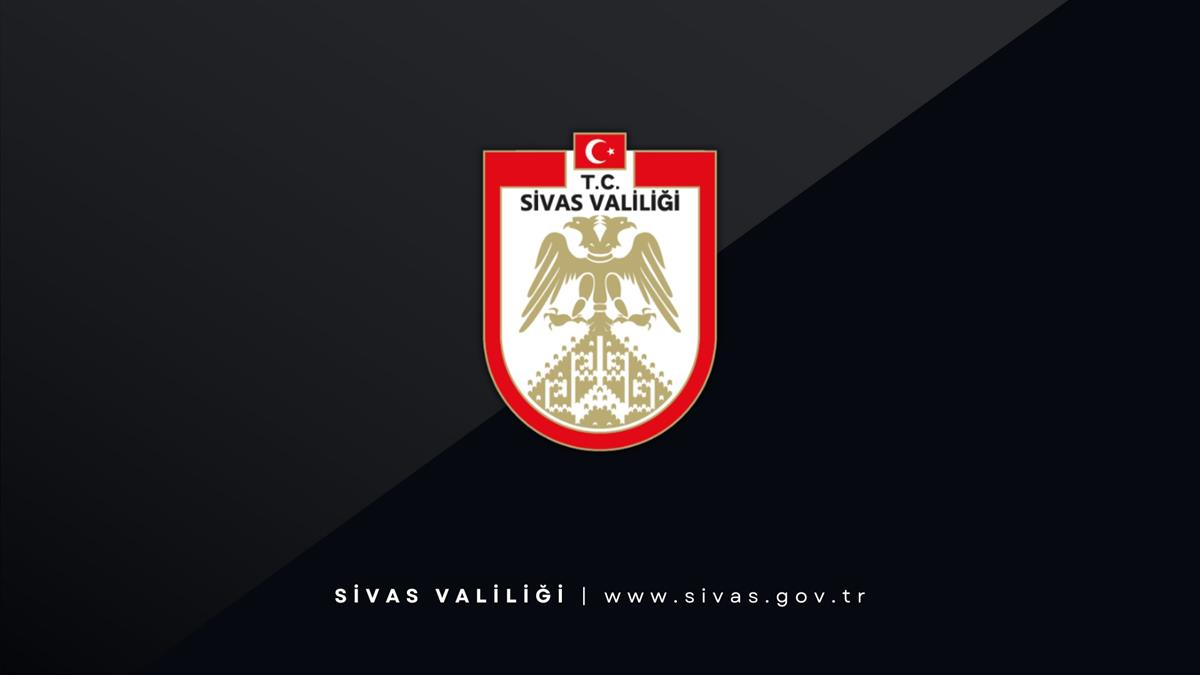 Kangal İlçesinde Meydana Gelen Trafik Kazası: Vali-Mülkiye Başmüfettişi ve Ailesi Yaralandı