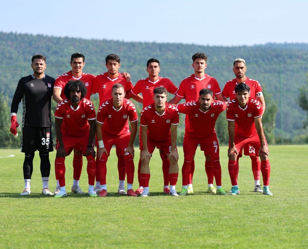 Sivasspor, Tractor FC Karşısında Ağır Yenilgi Aldı