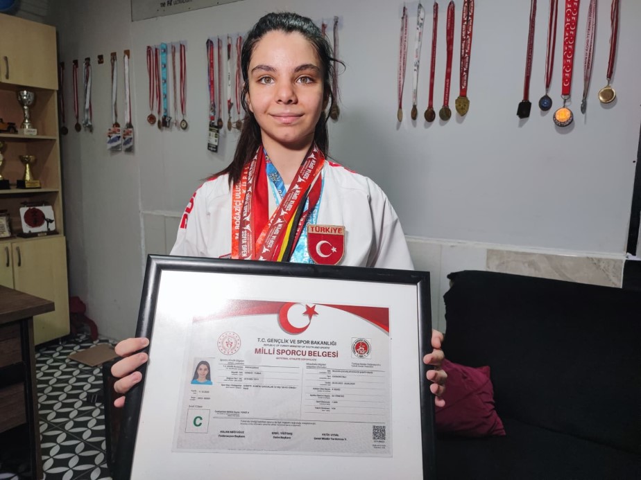 14 Yaşında 150’den Fazla Madalya Kazanan Genç Karateci