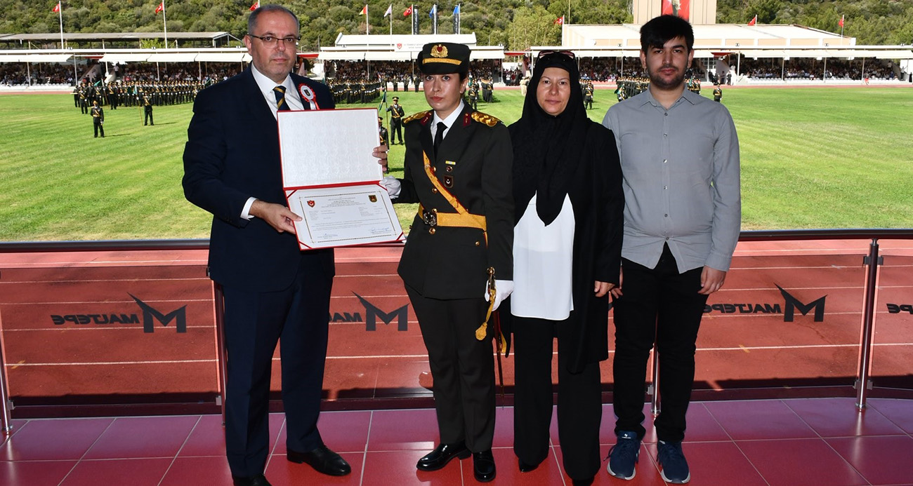 15 Temmuz Kahramanı Ömer Halisdemir’in Kızı Teğmen Oldu