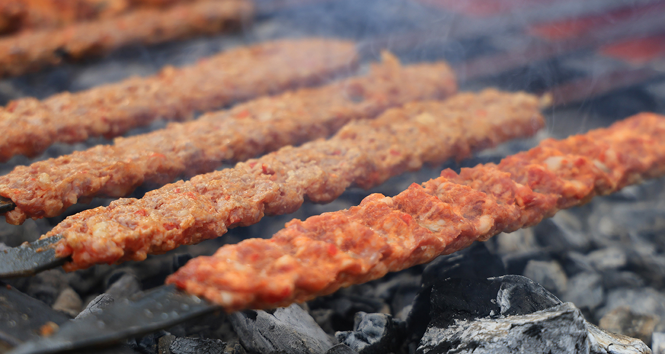 Adana Kasaplar Odası Başkanı’ndan Kebap Uyarısı: Karbonat ve Hamur Hilesine Dikkat