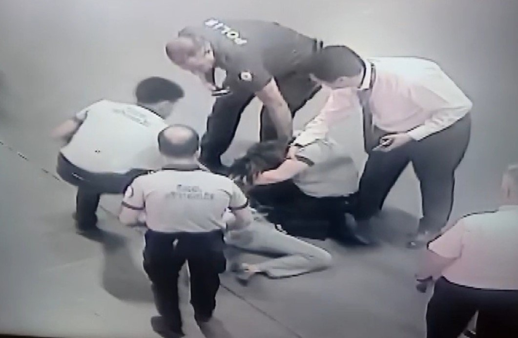 Alkollü Kadının Terminaldeki Çılgın Saatleri Güvenlik Kamerasında