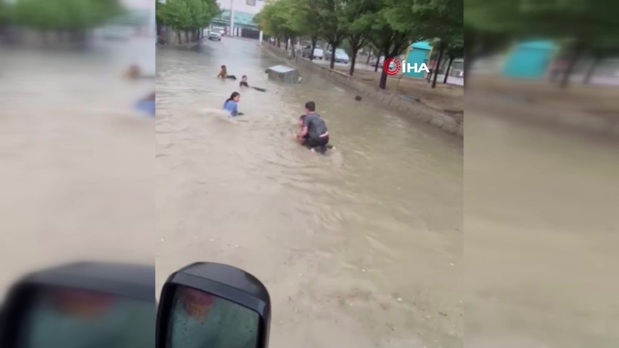 Ankara Polatlı’da Sel Sularında Yüzen Çocuklar Tehlike Saçıyor