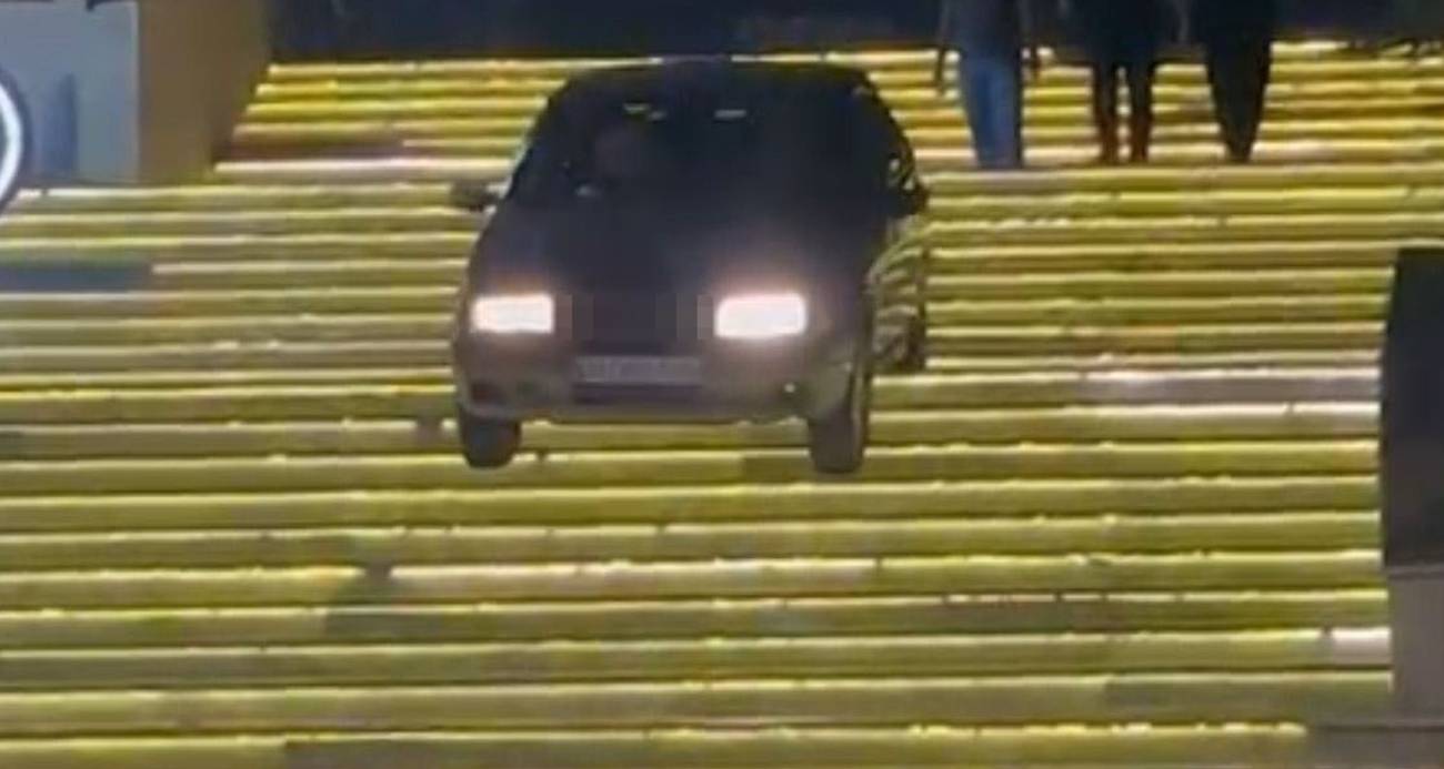 Ankara’da Alışveriş Merkezi Macerası: Otomobil Merdivenlerden İndi