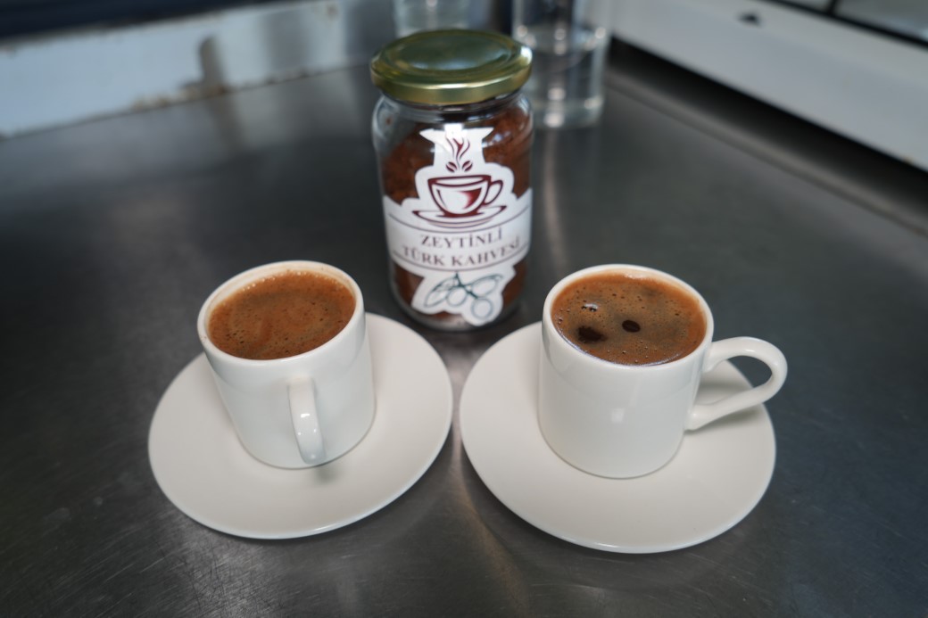Ayvalık’tan Yenilikçi Lezzet: Zeytinli Türk Kahvesi