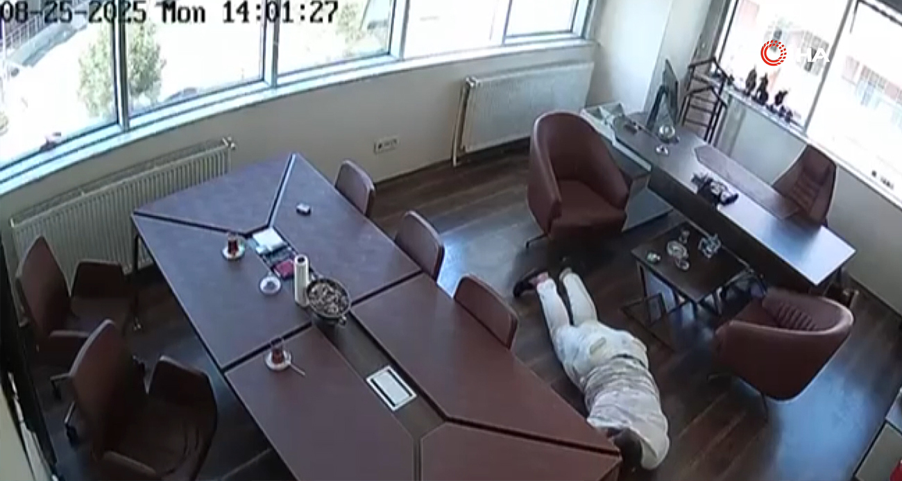 Bağcılar’da Tekstil Firmasına Yapılan Silahlı Saldırı Güvenlik Kamerasında