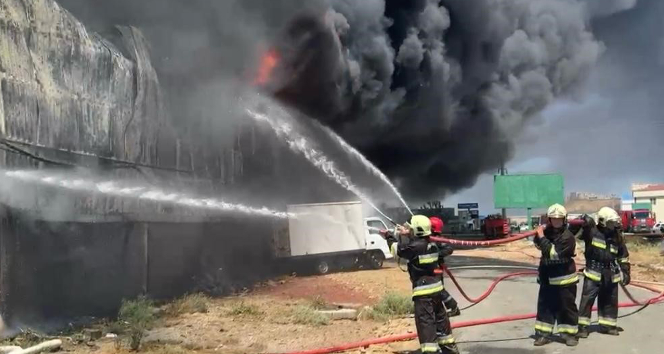 Bakü’de Alışveriş Merkezinde Yangın: 4 Kişi Dumandan Etkilendi