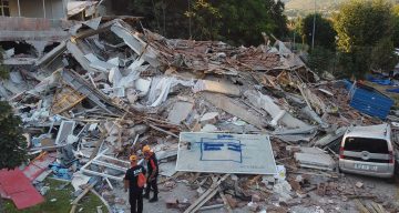 Balıkesir Sındırgı’da Deprem Sonrası Yıkılan Binalar Havadan Görüntülendi