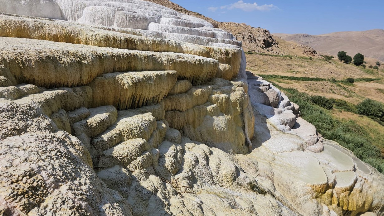 Başkale’nin Traverten Harikaları, Pamukkale’yi Anımsatıyor