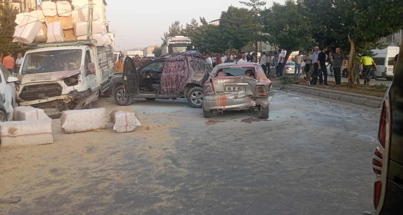 Bitlis’te Tır Dehşeti: 8 Araç Hurdaya Döndü