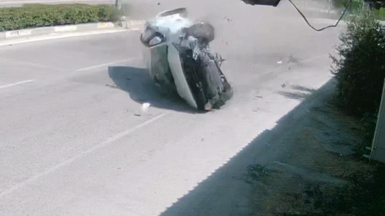 Bursa İnegöl’de Feci Kaza: Otomobil Karşı Şeride Uçtu