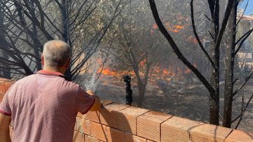 Çanakkale Kepez’de Orman Yangını Villalara Zarar Verdi