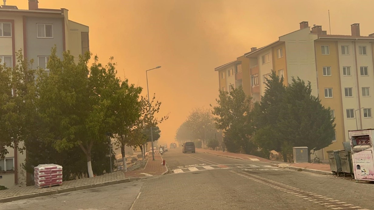 Çanakkale Merkez Yoğun Duman Altında: Vatandaşlar Tahliye Ediliyor