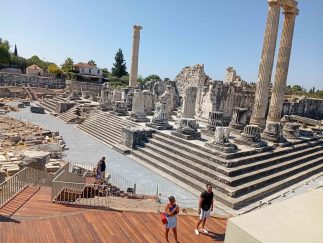 Dünyanın İlk Kehanet Merkezi: 2 bin 600 Yıllık Apollon Tapınağı Ziyarete Açıldı