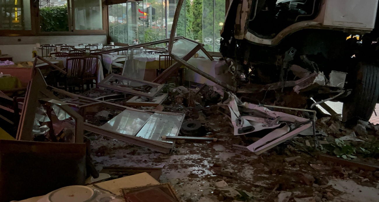 Hatay’da Korku Dolu Anlar: Kontrolden Çıkan Tır İş Yerine Girdi