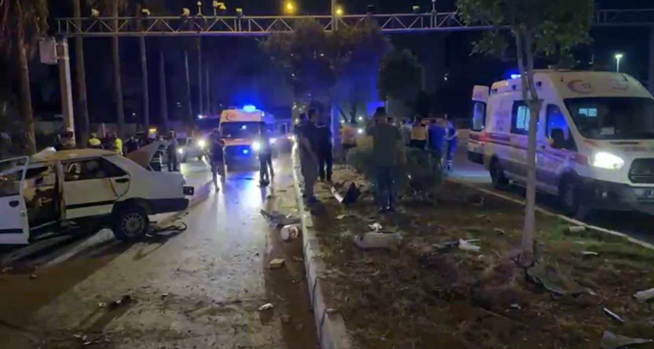 Hatay’da Trafik Kazası: Elektrik Direği Bir Otomobili Hurdaya Çevirdi, 4 Yaralı