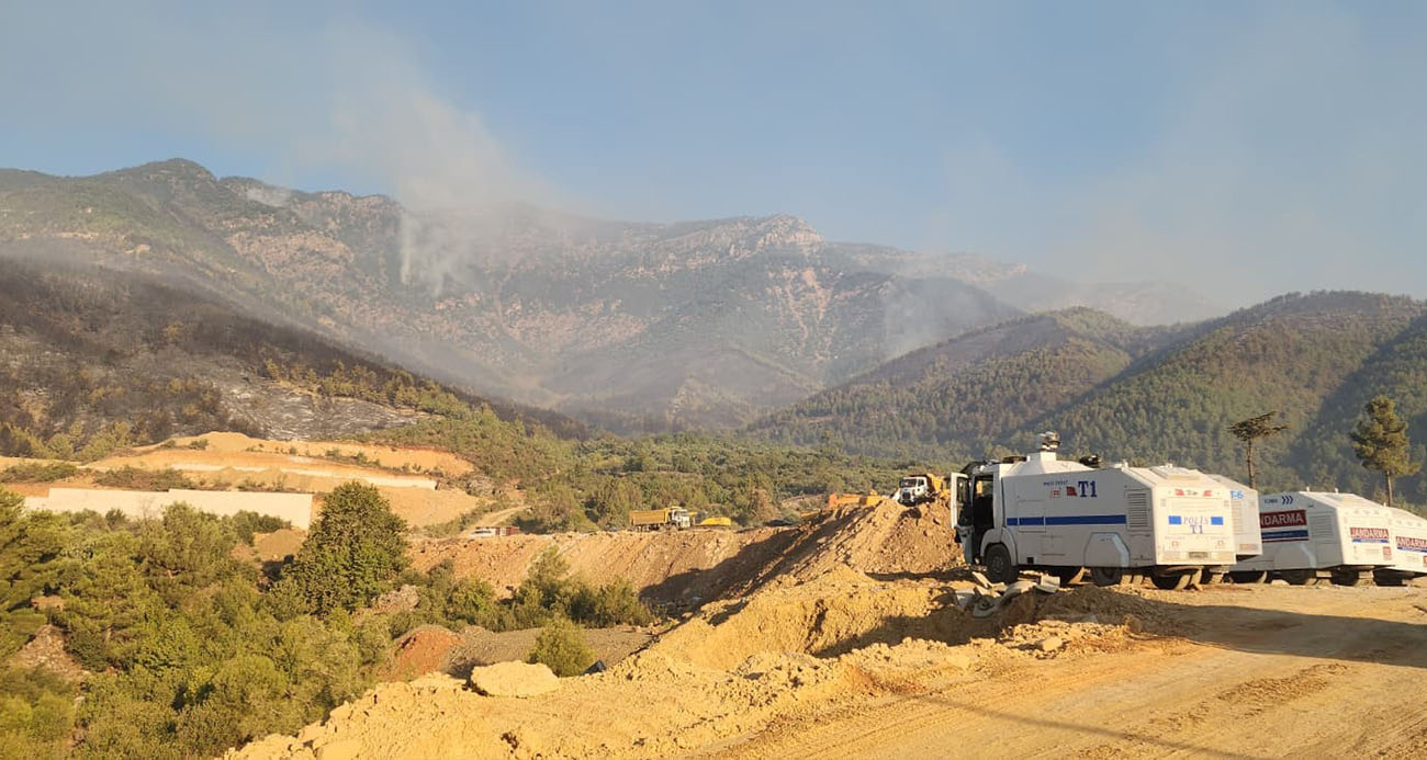 Hatay’daki Orman Yangınında İki Mahalle Tahliye Edildi