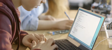 21. Yüzyılın Eğitim Araçları: Tabletler ve Laptoplar