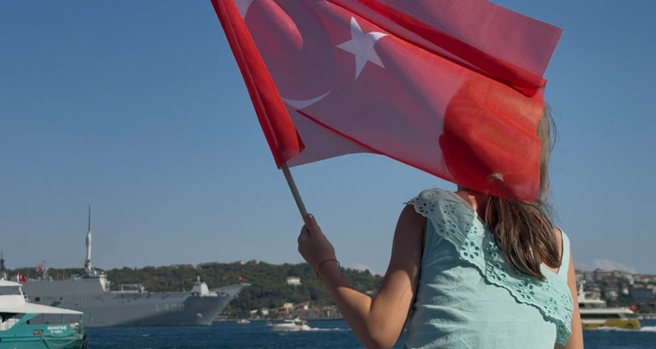 İstanbul Boğazı’nda Göz Alıcı Geçiş Töreni: TEKNOFEST Mavi Vatan Coşkusu