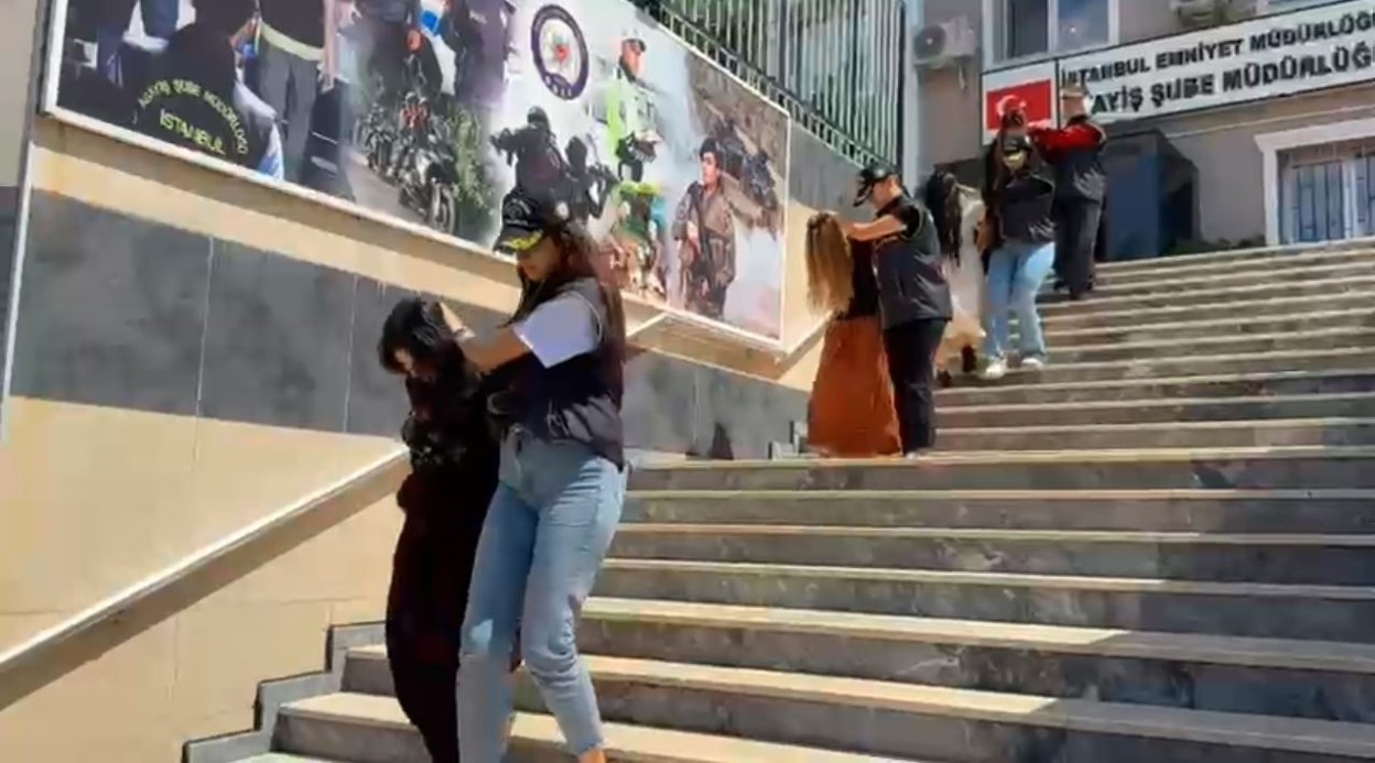 İstanbul’da Seri Ev Hırsızlıklarına Karışan 4 Kadın Yakayı Ele Verdi